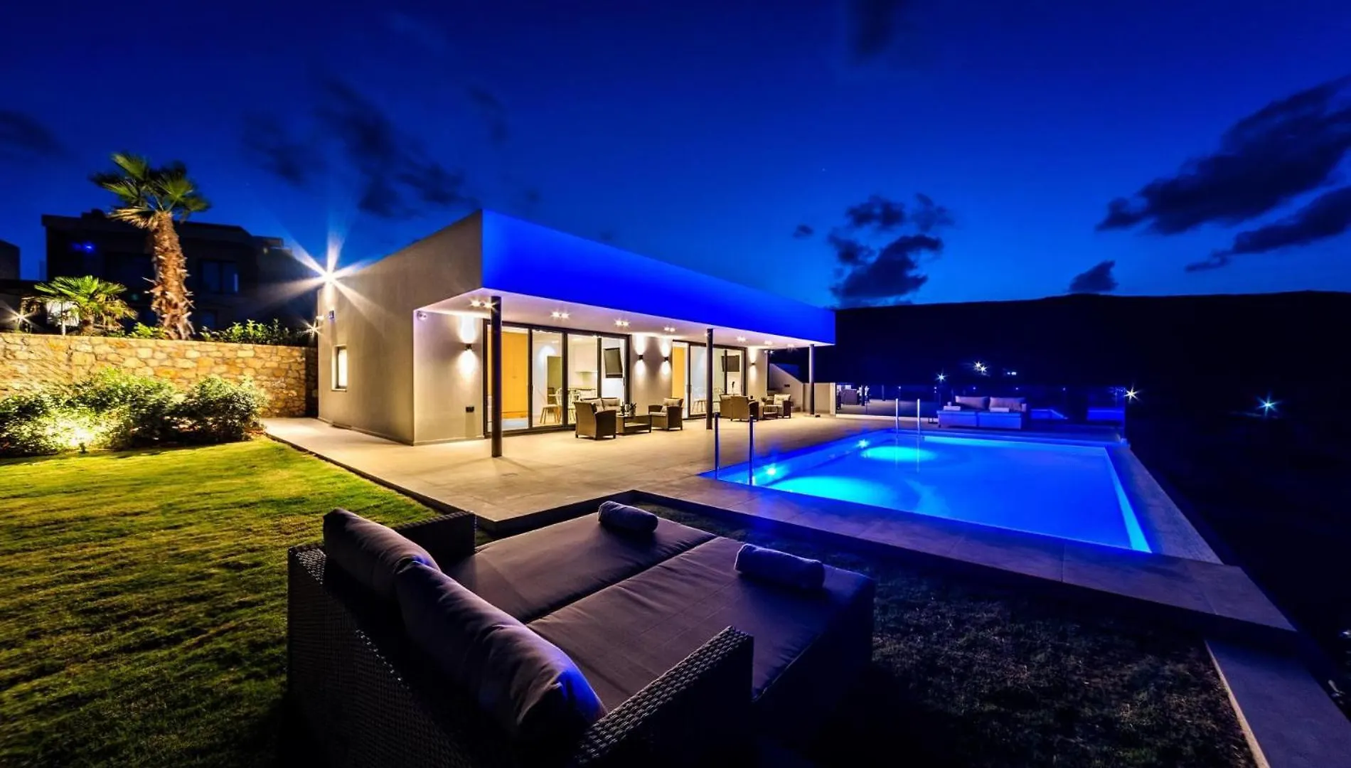 Villa Kamelia With Pool Gournes Gouvon